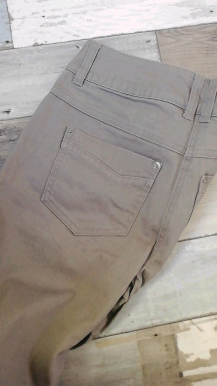 Pantalon gris clair - photo numéro 4