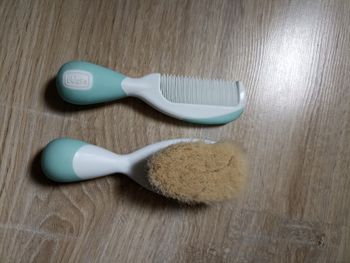 Lot deux brosses bébé