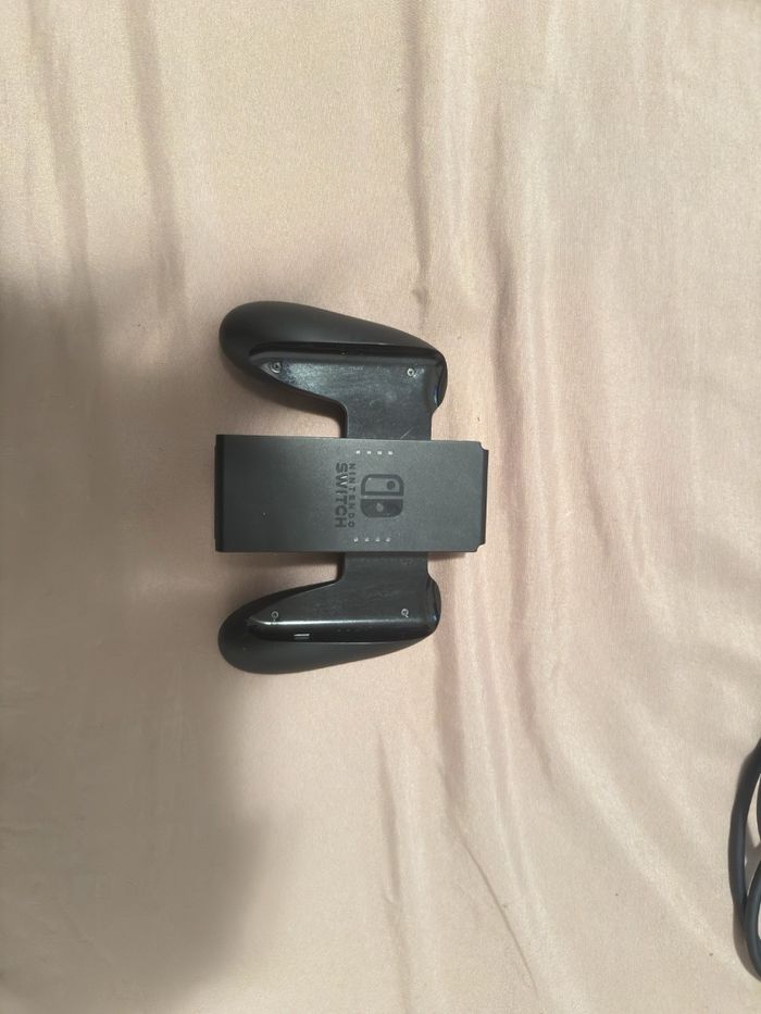 Console portable Nintendo Switch OLED modèle HEG-001 - 64 Go - Blanc - photo numéro 4