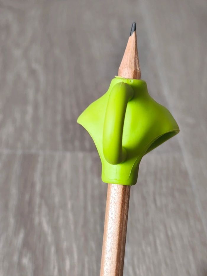 Correcteur de posture d'écriture en silicone souple vert - photo numéro 6