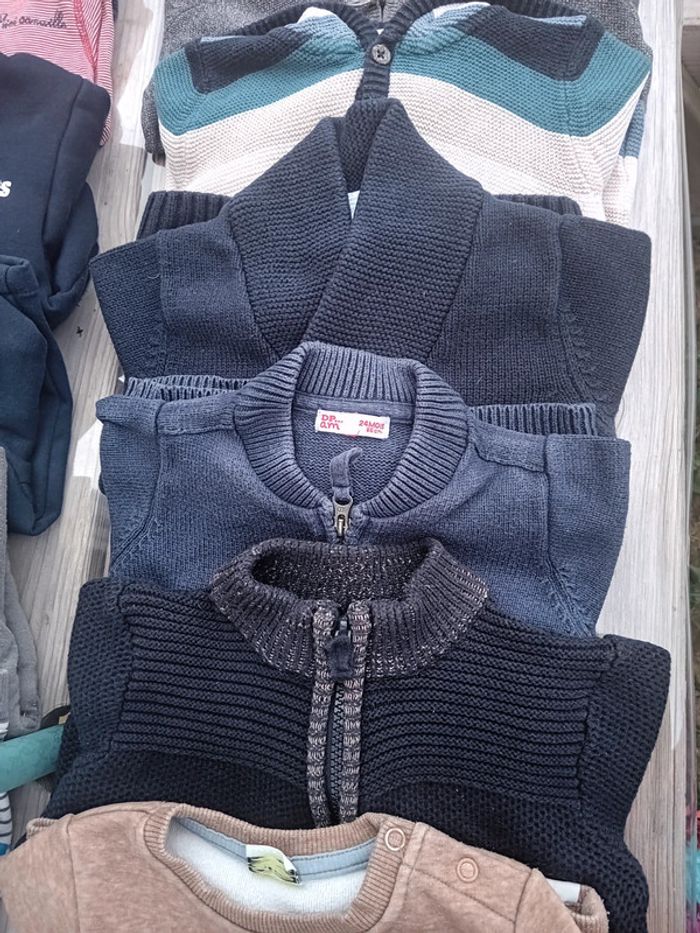 Gros lot de 48 vêtements garçon 23/24 mois 2 ans - photo numéro 5