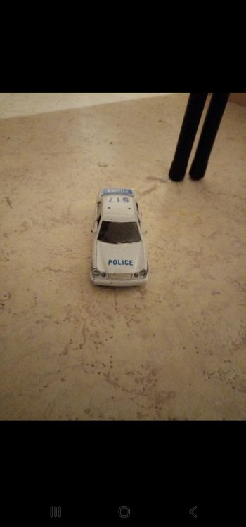 Lot 4 voiture police