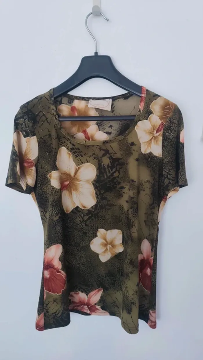 Tshirt vintage Adda Paris made in CEE Motif tropical fleurs - photo numéro 2