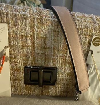 10€ le sac à l’unité au choix neuf et d’occasion me demander avant d’acheter