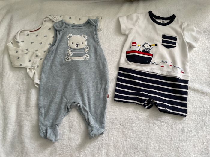 Lot de 10 vêtements 0-2 mois - photo numéro 2