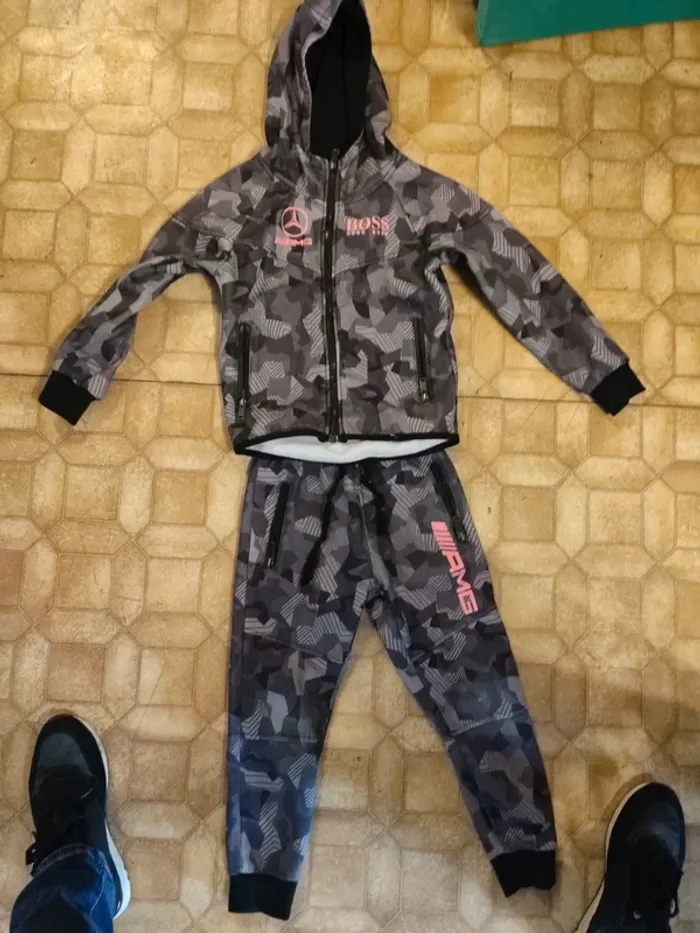 Ensemble jogging Hugo boss mercedes AMG 5 ans