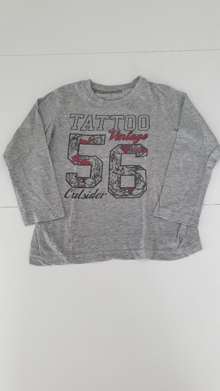 T shirt gris en 5 ans