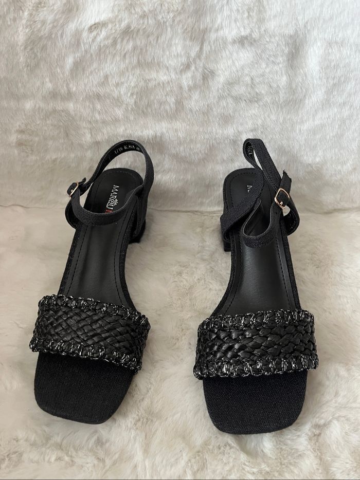 Sandales noire et argentées pointure 38, talons 7 cm - photo numéro 4