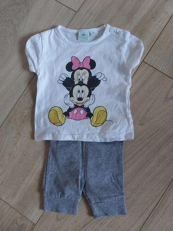 Ensemble fille tee-shirt et short Disney Minnie 1 mois en très bon état (78)