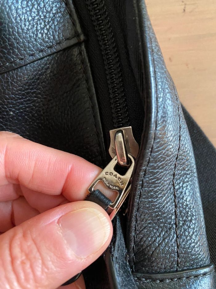 Sac à bandoulière Sacoche Coach en cuir noir - photo numéro 20