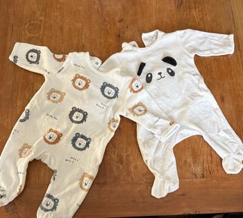 Lot pyjama velours bebe 3 mois - bon état 