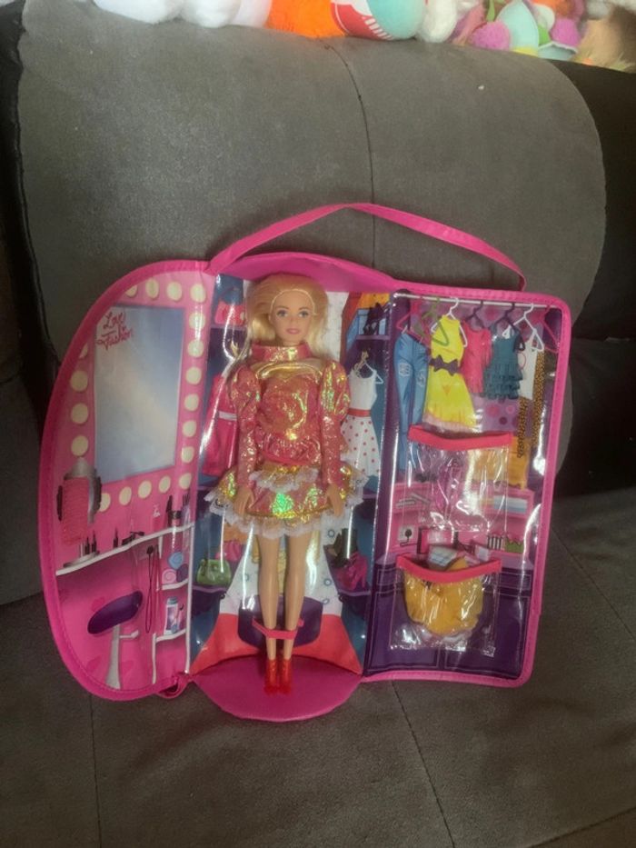 Poupée barbie dans sa pochette - photo numéro 2