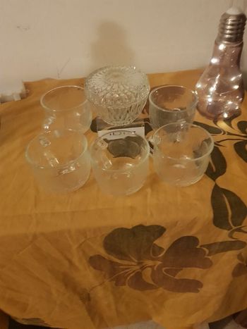 Lot de 5 tasses et sucrier