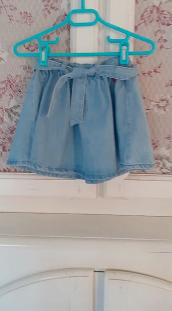 Jolie jupe en jean avec sa ceinture 4 ans