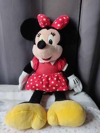 🎀 Grande peluche Minnie – très bon état général