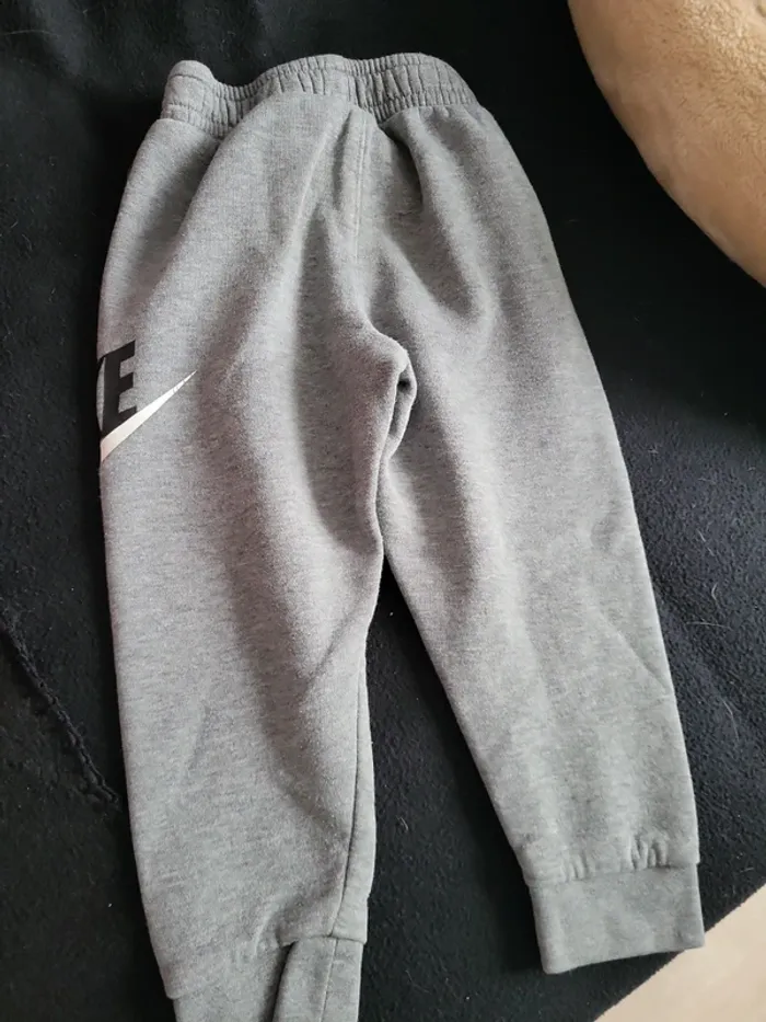 Bas de jogging Nike taille 2-3 ans - photo numéro 5