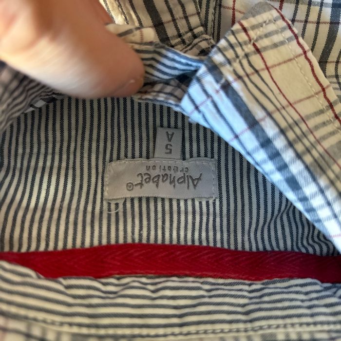 Vends lot de deux chemises manches longues 5 ans en très bon état
