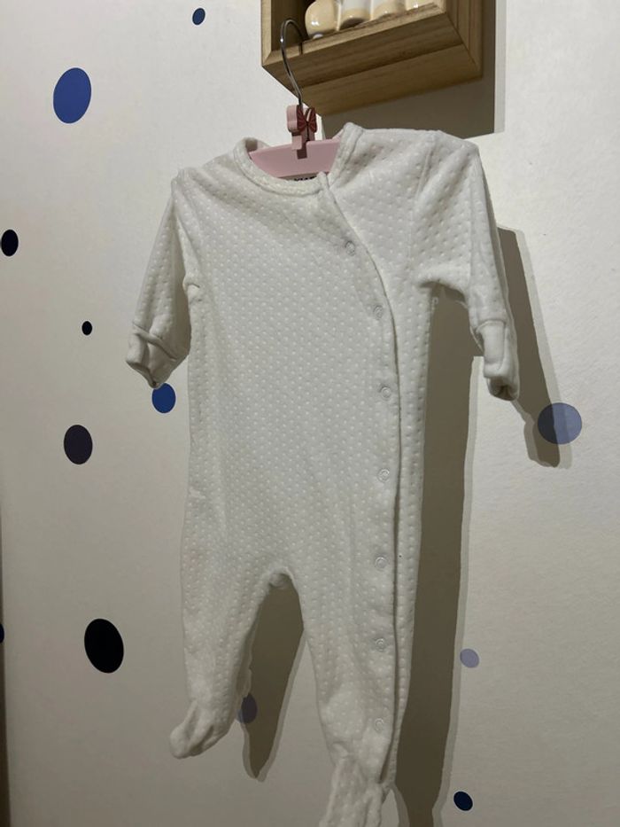 Pyjama velour blanc mixte 3 mois 56-62cm parfait état - photo numéro 2