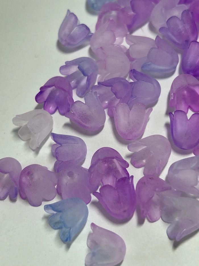 B16, 50 perles clochettes lilas/bleu 11mm - photo numéro 3