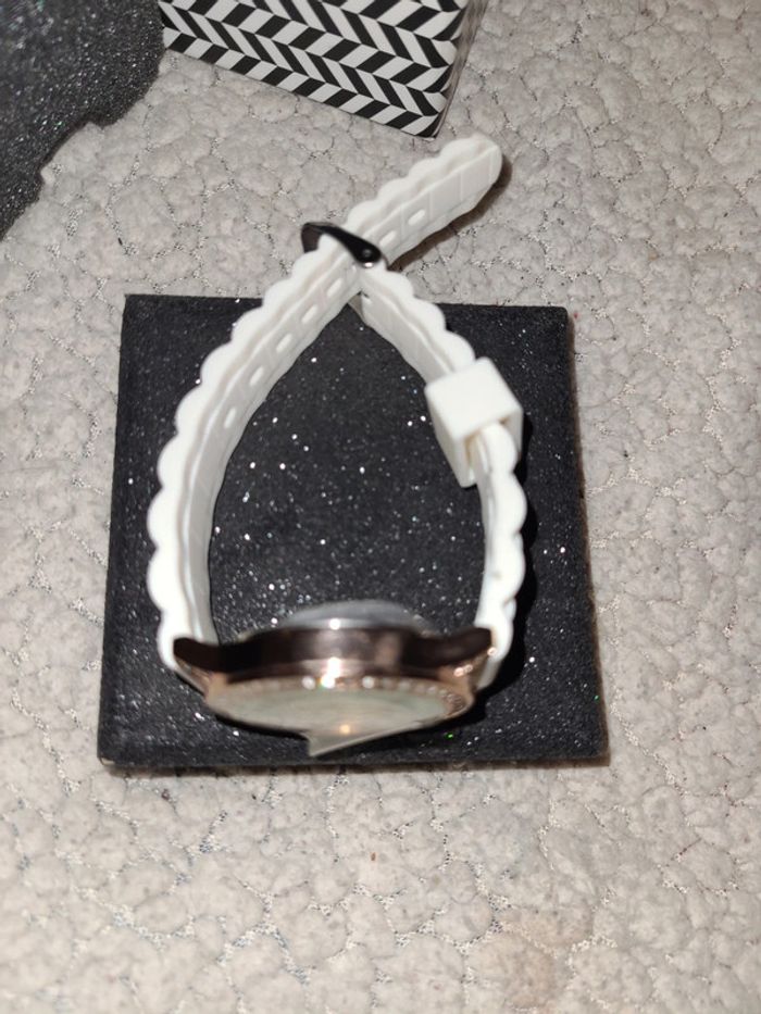 Montre neuf - photo numéro 7