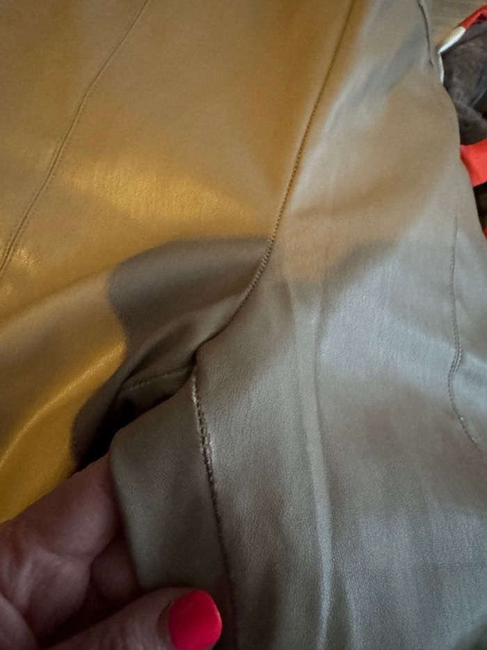 Pantalon similicuir, couleur beige, taille 36 marque Zara - photo numéro 4