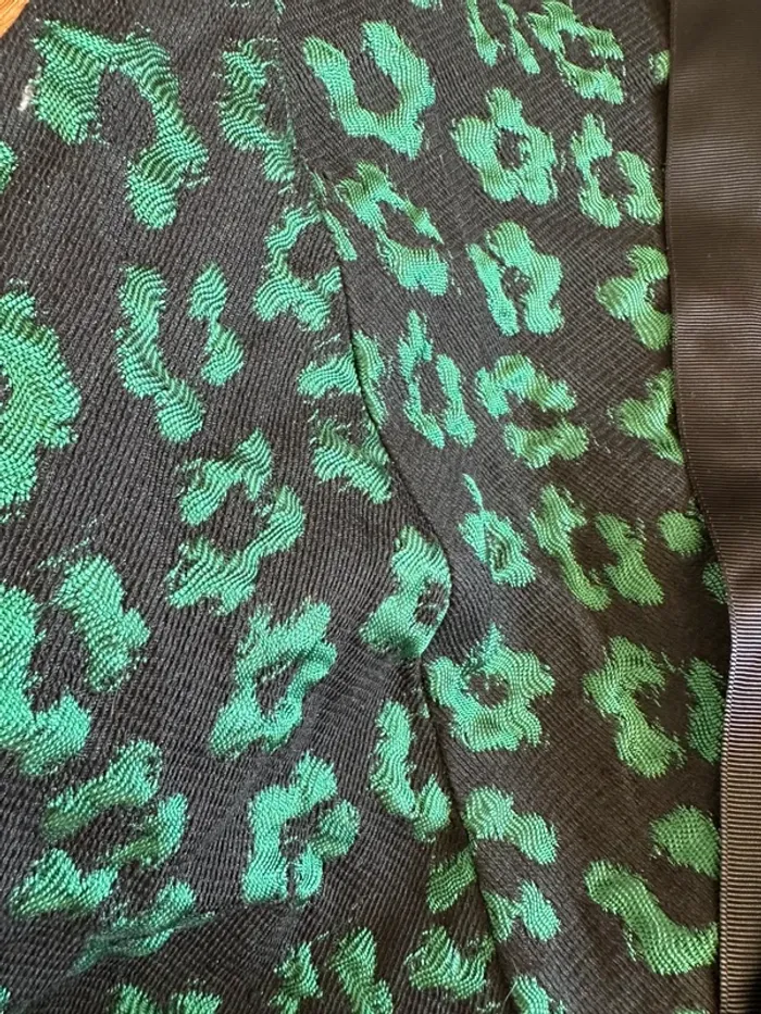 Robe noire et verte à fleurs taille 36 - photo numéro 5