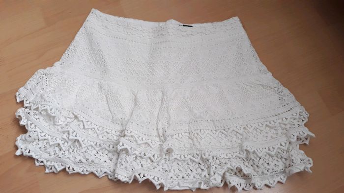 H&M - Jupe en dentelle taille 38