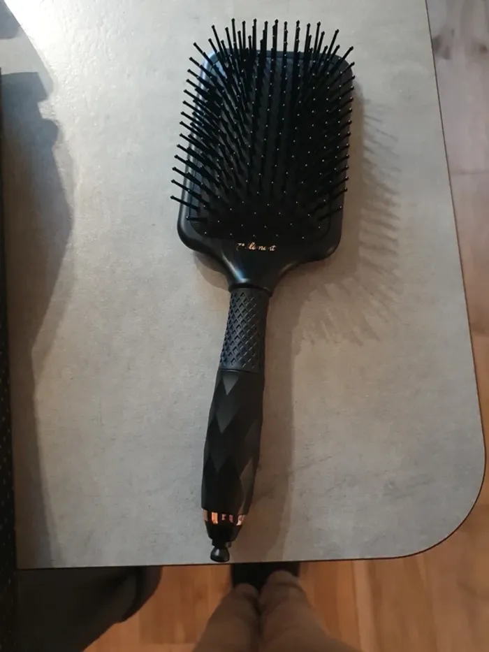 Brosse démêlante Paddle NEUVE - photo numéro 4