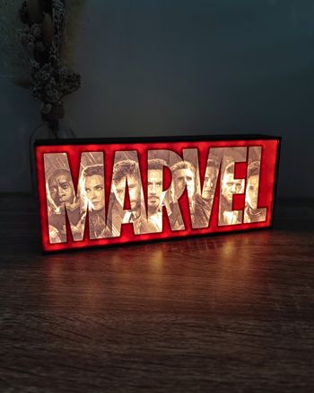 Marvel lightbox 25x10cm Excellent état Fan Art