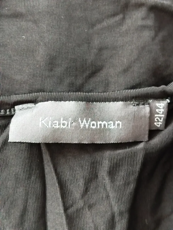 Joli haut noir Kiabi taille 42-44 - photo numéro 3