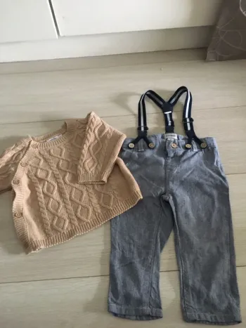 Ensemble pantalon à bretelles + pull 9 mois pat et ripaton