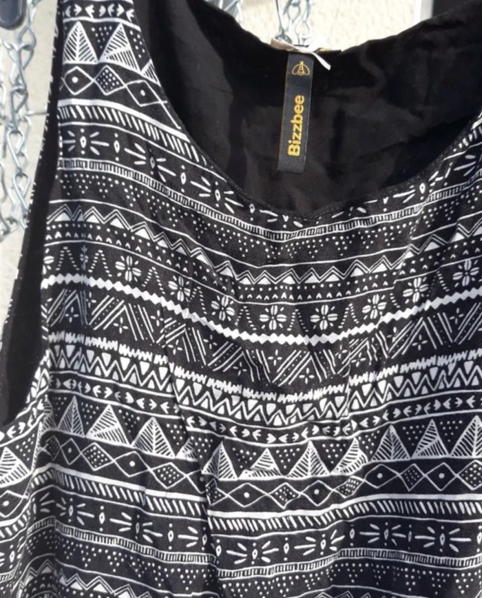 Robe noire et blanche - photo numéro 4