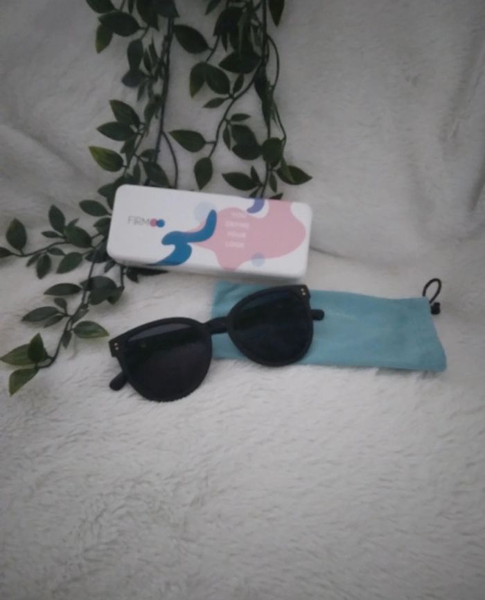 🌸Lunette de soleil noir et or neuve🌸