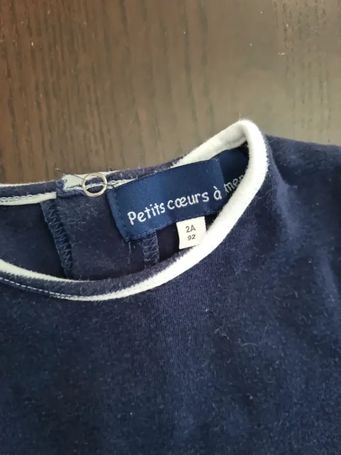 T shirt marinière petit cœur a la mer 2 ans très bon état - photo numéro 2