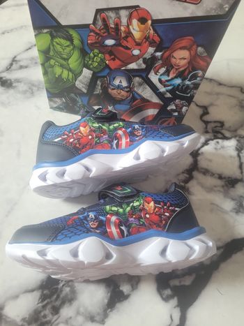 Basket avengers lumineuse