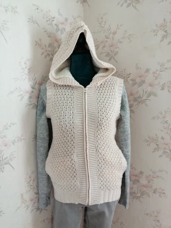 Veste écru à capuche fourrée sans manches style crochet / mim / (S) - photo numéro 3