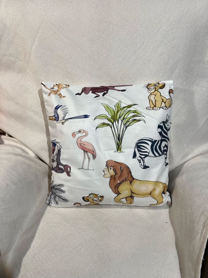 Coussin roi lion
