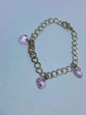 Bracelet fantaisie avec 3 coeurs rose pâle