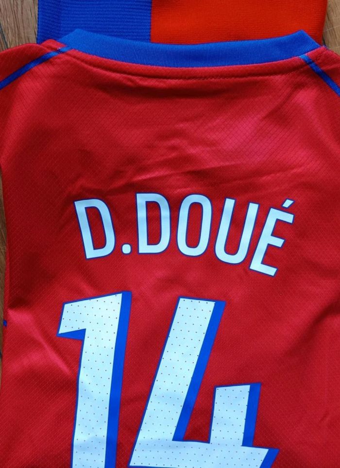 Kit PSG 12 ans modèle Doué rouge 2026 patch étoile - photo numéro 5