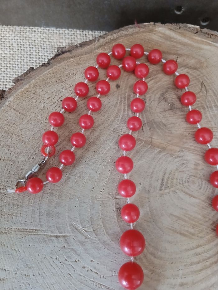 Collier rouge - photo numéro 3