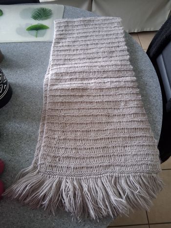 Grande écharpe tricoter beige