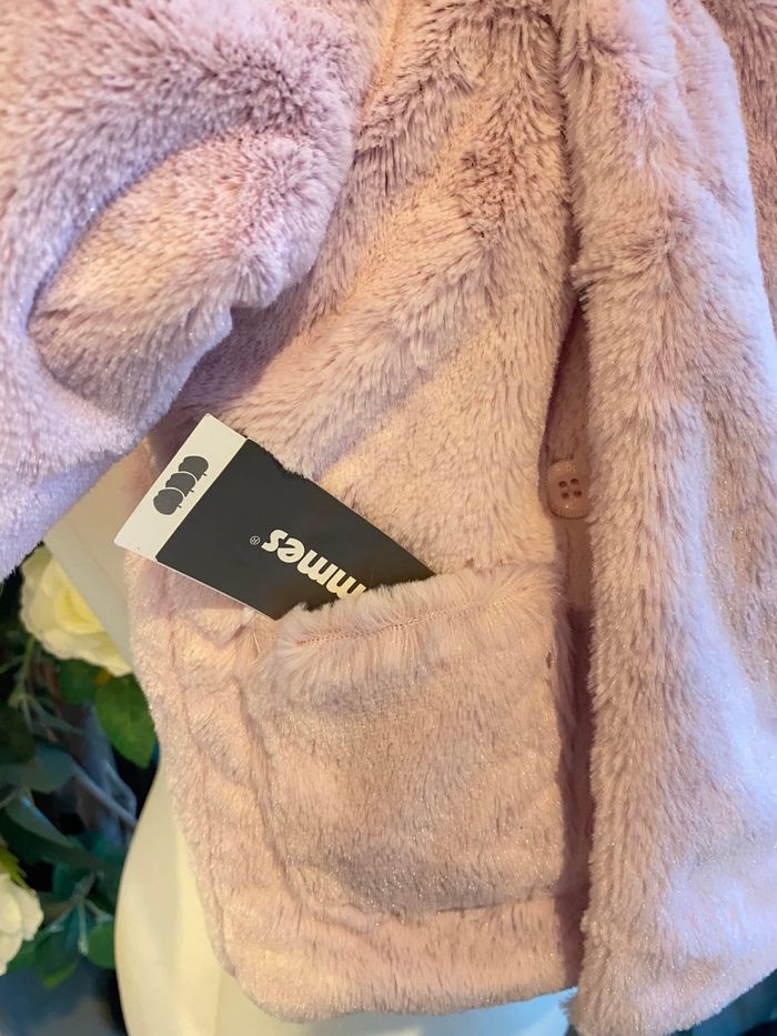 MANTEAU FOURRURE 3 POMMES TRÈS DOUX NEUF 6 MOIS ROSE - photo numéro 3