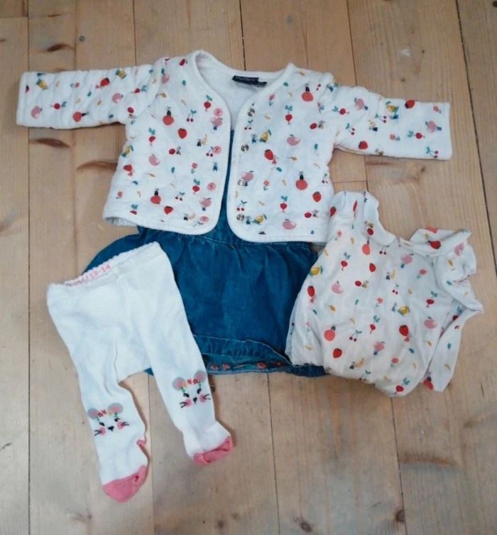 Ensemble 4pieces. robe/veste/bodie/collant