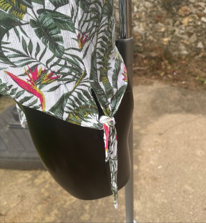 📌 Top épaules dénudées tropical Jennyfer – Taille 36 - photo numéro 5