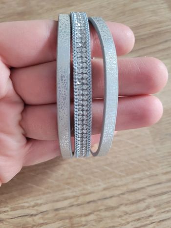 Bracelet manchette gris