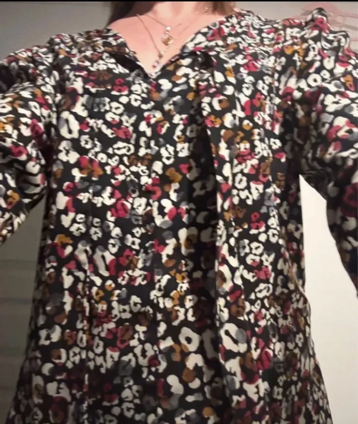 Blouse fluide à imprimé coloré – Taille 38 🌸