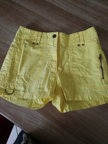 Short fille