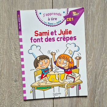 Livre " J'apprends à lire "  Sami et Julie font des crêpes . CE1. Edition hachette