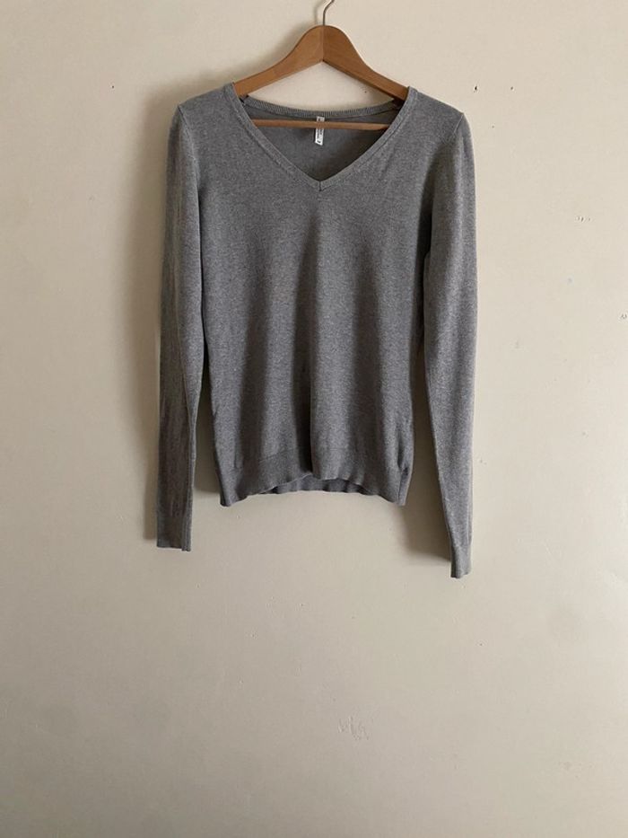 Pull col v gris - photo numéro 2