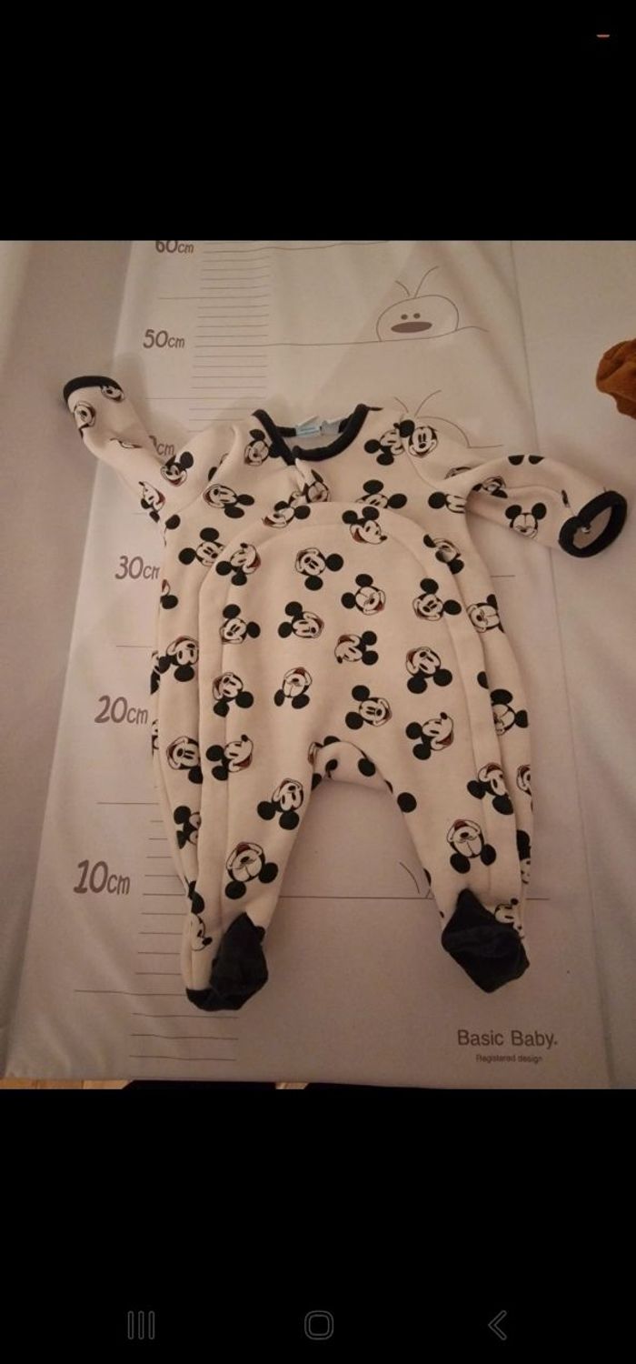 Pyjama mickey.